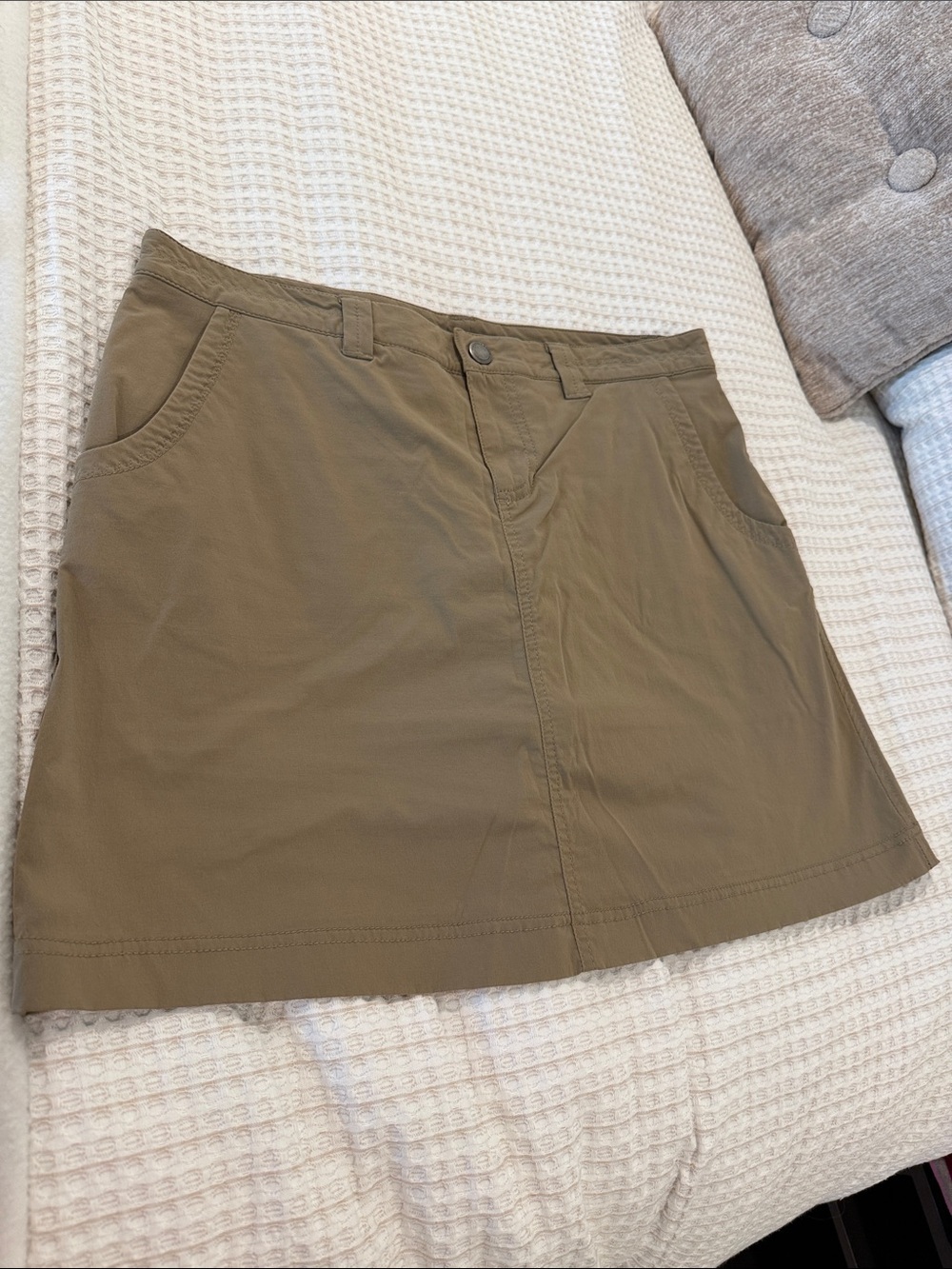 Eddie Bauer Taupe Mini Skirt. Size 10